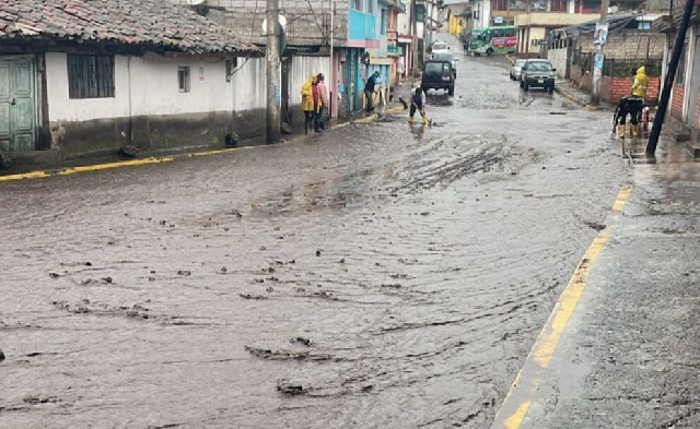 Guajaló y Turubamba, en el sur de Quito, afectados por intensas lluvias