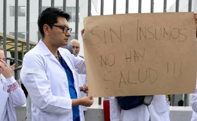 Crisis en salud pública enciende protestas médicas en Quito