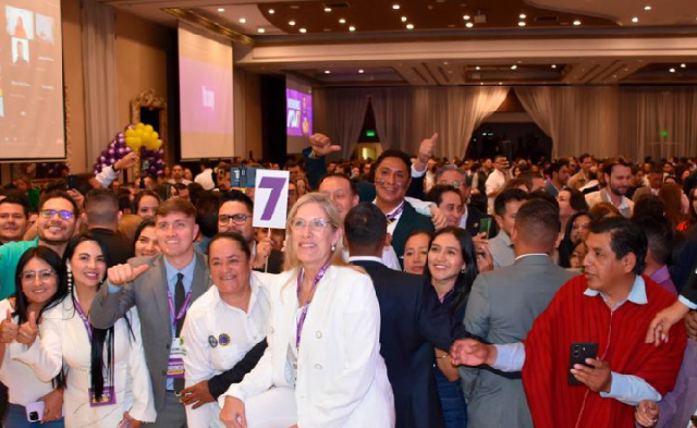 Annabella Azín busca su retorno a la política: encabezará la lista de ADN a la Asamblea Nacional