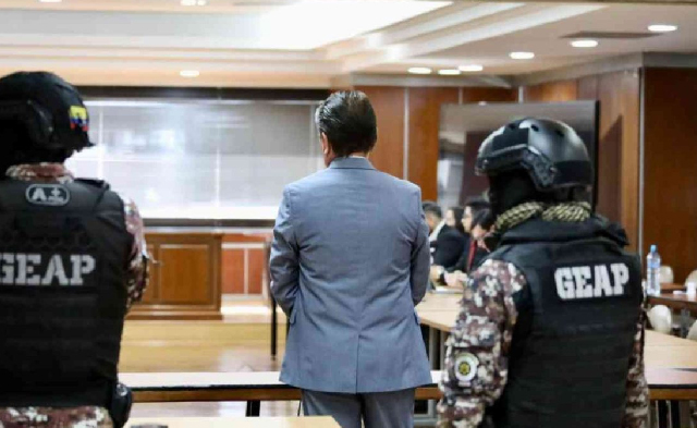 Exjuez testificó sobre oferta de restituir derechos políticos de Correa a cambio de favores