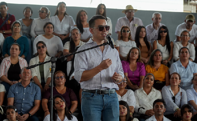 Gobierno entrega USD 5 millones a municipios y prefecturas para saldar deudas