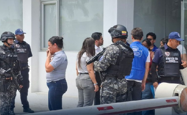 Familiares de los cuatro menores desaparecidos en Las Malvinas acuden a la morgue