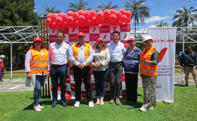 El Dr. Eckenner Recalde Alava visita SEDEMI y resalta su impacto empresarial en el desarrollo nacional