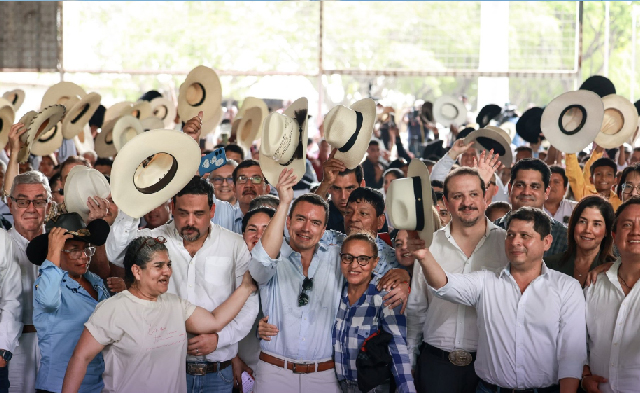 Presidente Noboa dialoga con ganaderos sobre el fortalecimiento del sector agropecuario