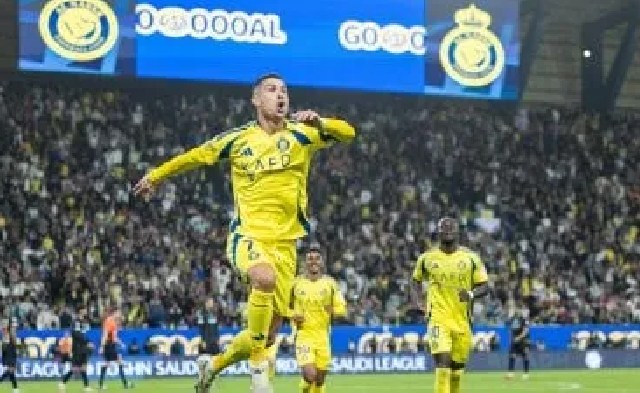 Cristiano Ronaldo marcó su primer gol con 40 años de edad.