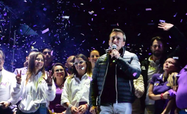 Multitudinaria caravana de ADN 7 cierra campaña con éxito en Quito