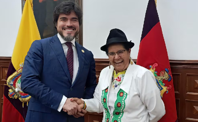 Ministro de Gobierno, José de la Gasca, se reúne con la prefecta Lourdes Tibán
