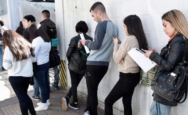 Estudio señala que el 80 % de los jóvenes en Ecuador no tiene empleo