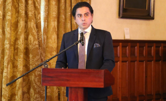 Fabián Calero sale del Gobierno en medio de la polémica por contratos con Progen y Austral