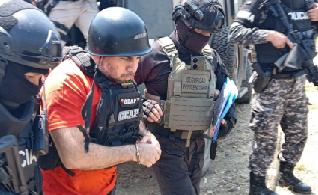 Alias Fito ya vuela rumbo a Estados Unidos tras ser extraditado