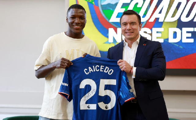 El Presidente Noboa reconoce a Moisés Caicedo en Londres por su aporte al deporte ecuatoriano