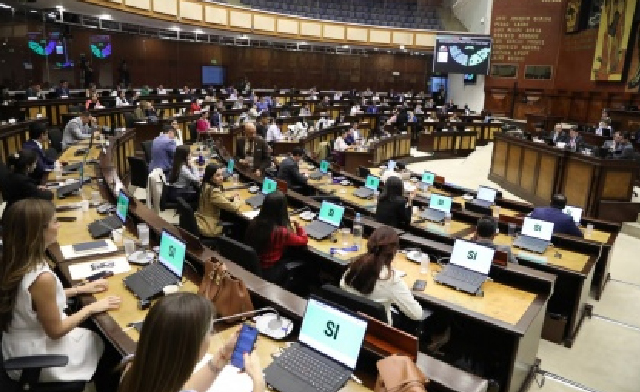 Eckenner Reader Recalde Álava y Paola Michael Jaramillo Zurita fueron designados como presidente y vicepresidenta de la Comisión del Derecho al Trabajo.