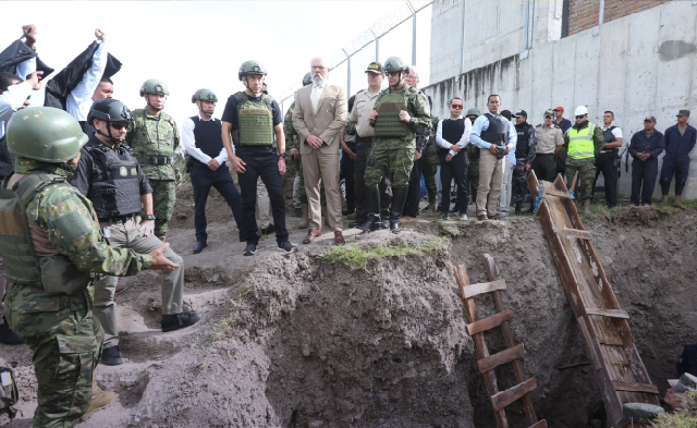 El presidente supervisó el cierre de un túnel construido por ppl, en el CPL Azuay N.°1