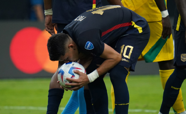 Kendry Páez y su receta para marcar de penal