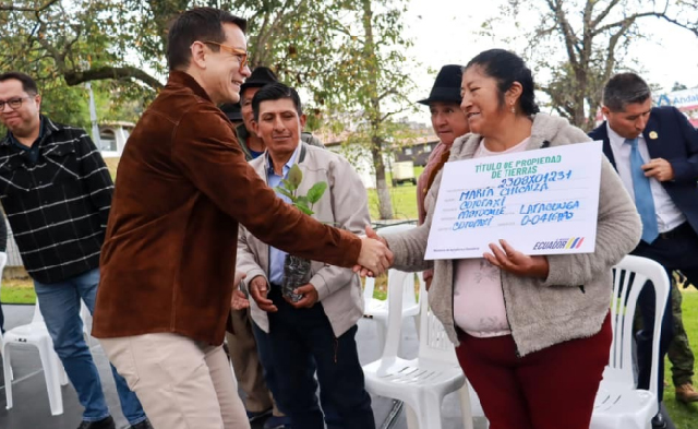 El nuevo ecuador resuelve: Presidente Noboa entregó incentivos agrícolas para productores de cotopaxi