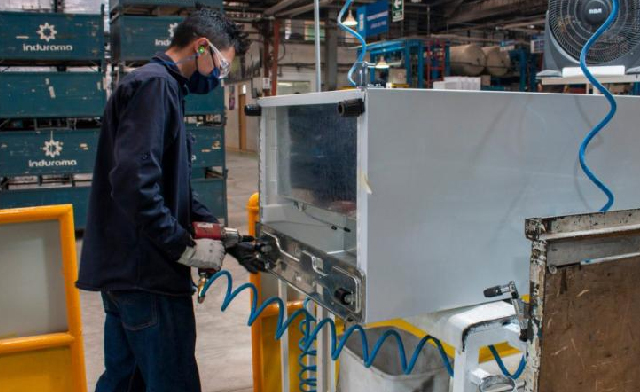Gobierno analiza incentivos tributarios para industrias que cumplieron con las desconexiones eléctricas.