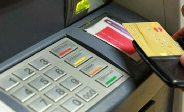 Bancos privados mantendrán sus servicios durante el feriado de noviembre en Ecuador.