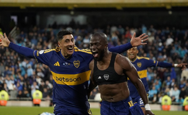 Enner Valencia desafía al tiempo; tres cabezazos, una remontada y otra noche para la historia