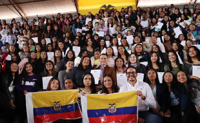 El presidente Noboa anuncia la entrega de 40.000 becas adicionales para mujeres en guayas con el programa ‘Futuro Femenino’
