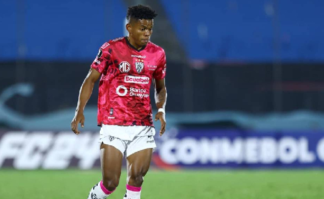 Independiente del Valle suspende a Alexander Bolaños por un problema legal