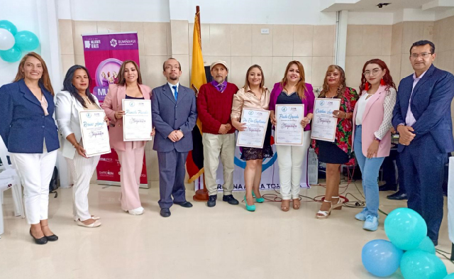 La Aso. de Emprendedores y la Cámara de Comercio de la mujer Rumiñahui celebra el éxito empresarial y el empoderamiento femenino en el rostro de la Madre