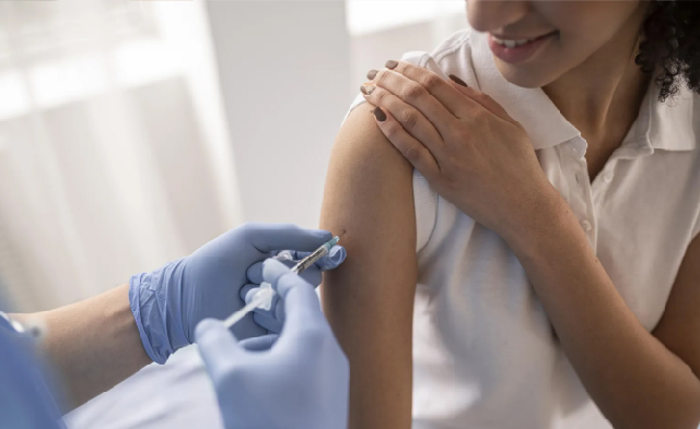 Intensificación de la vacunación: Enfocado en la prevención del cáncer de cuello uterino en la semana de vacunación de las Américas en Ecuador