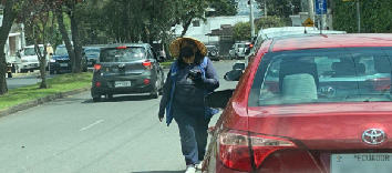 Cuidadores de autos de la Asociación Eloy Alfaro piden revisión justa del porcentaje de la Zona Azul en Sangolquí
