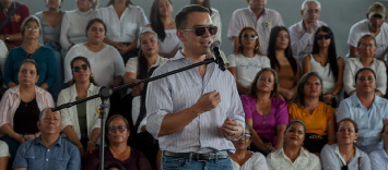 Gobierno entrega USD 5 millones a municipios y prefecturas para saldar deudas