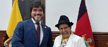 Ministro de Gobierno, José de la Gasca, se reúne con la prefecta Lourdes Tibán