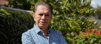 Alfonso Espinosa de los Monteros se recupera tras una fractura de fémur sufrida en su domicilio