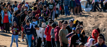 Un migrante que logra el permiso de trabajo en EE.UU. mejora sus ingresos en un 34%