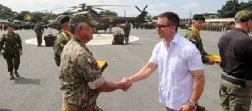 El presidente refuerza la logística del Ejército Ecuatoriano con la entrega de dos helicópteros multipropósito