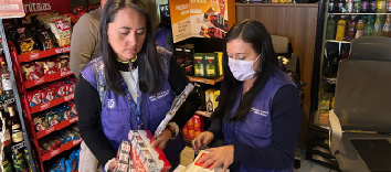 ARCSA intensifica control sanitario: más de 4.500 cigarrillos irregulares decomisados en operativo interinstitucional en el Mercado Iñaquito