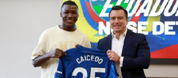 El Presidente Noboa reconoce a Moisés Caicedo en Londres por su aporte al deporte ecuatoriano