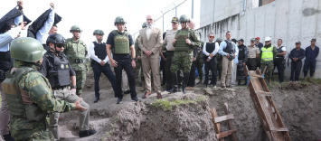 El presidente supervisó el cierre de un túnel construido por ppl, en el CPL Azuay N.°1