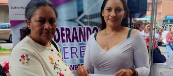 Carolina Orbe suscribió 40 bonos mujer emprende para fortalecer el emprendimiento femenino en Rumiñahui.