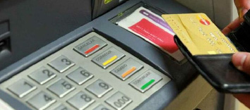 Bancos privados mantendrán sus servicios durante el feriado de noviembre en Ecuador.