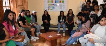 Rumiñahui impulsa el desarrollo femenino con la firma de un convenio para becas educativas