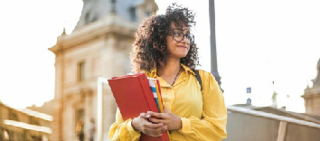 Profesionales ecuatorianos podrán viajar a India con becas que cubren pasajes, alojamiento y otros gastos