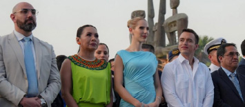 El Nuevo Ecuador celebra a Guayaquil: El presidente Noboa entregó 40.000 becas a mujeres y devolvió 1.600 becas de manutención para jóvenes