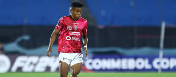 Independiente del Valle suspende a Alexander Bolaños por un problema legal