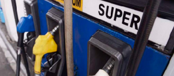 Debate técnico sobre la eliminación de subsidios a la gasolina y el gas en Ecuador
